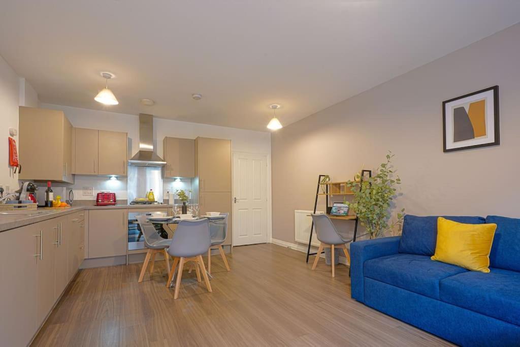 Luxury Campbell Park Apartments In Central Mk With Balcony, Free Parking & Smart Tv With Netflix By Yoko Property Milton Keynes Buitenkant foto