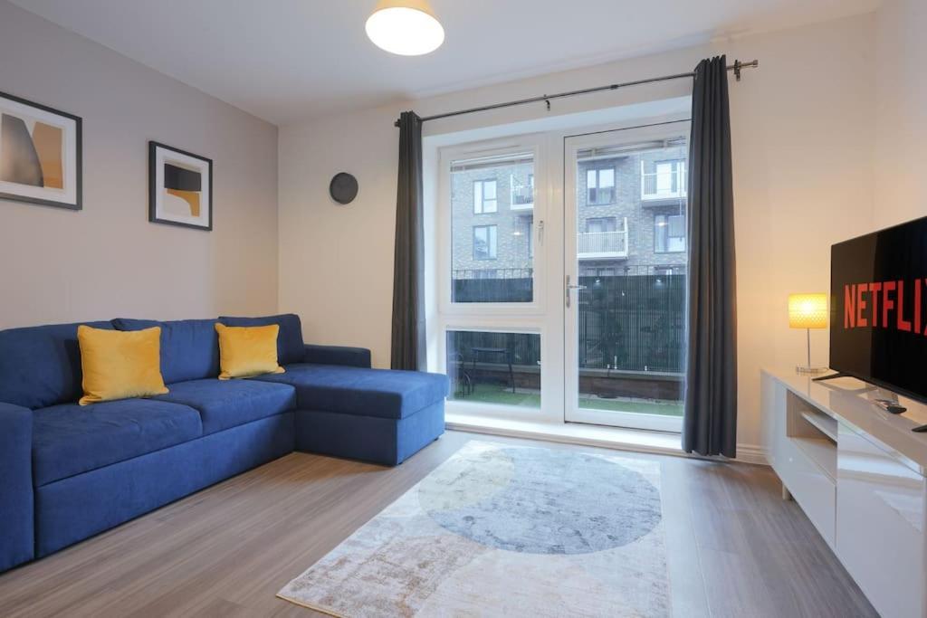 Luxury Campbell Park Apartments In Central Mk With Balcony, Free Parking & Smart Tv With Netflix By Yoko Property Milton Keynes Buitenkant foto