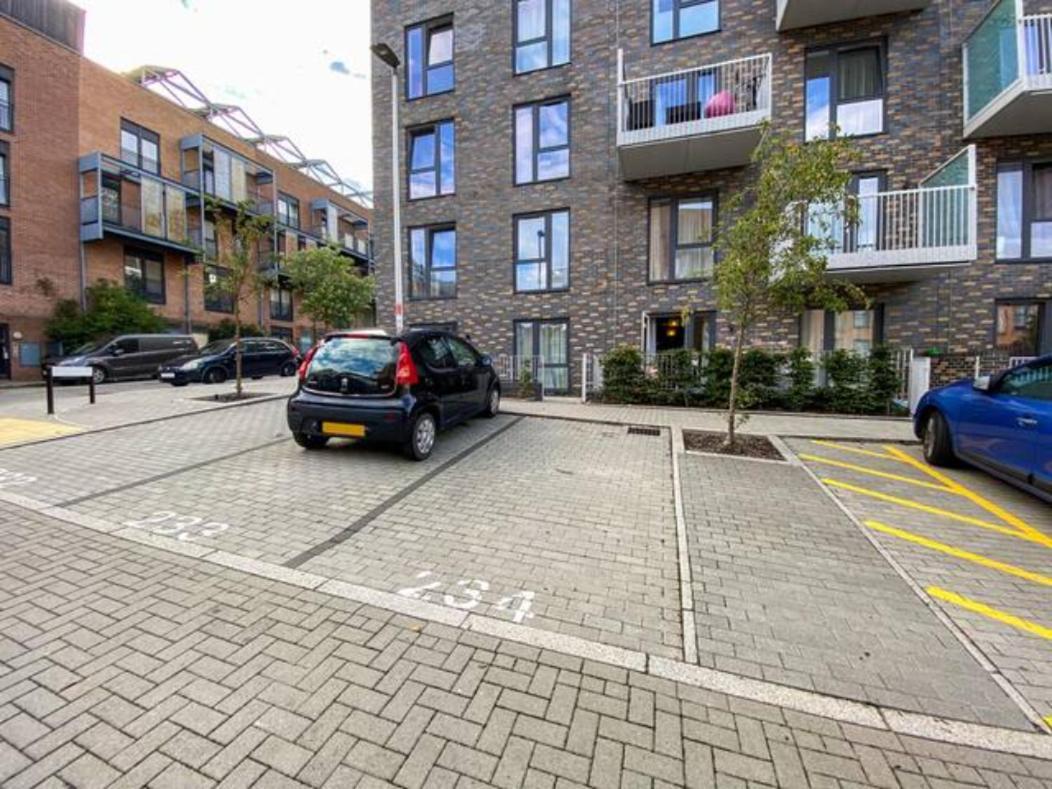 Luxury Campbell Park Apartments In Central Mk With Balcony, Free Parking & Smart Tv With Netflix By Yoko Property Milton Keynes Buitenkant foto