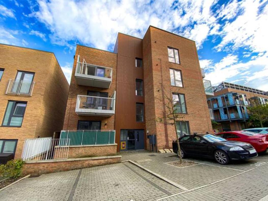 Luxury Campbell Park Apartments In Central Mk With Balcony, Free Parking & Smart Tv With Netflix By Yoko Property Milton Keynes Buitenkant foto