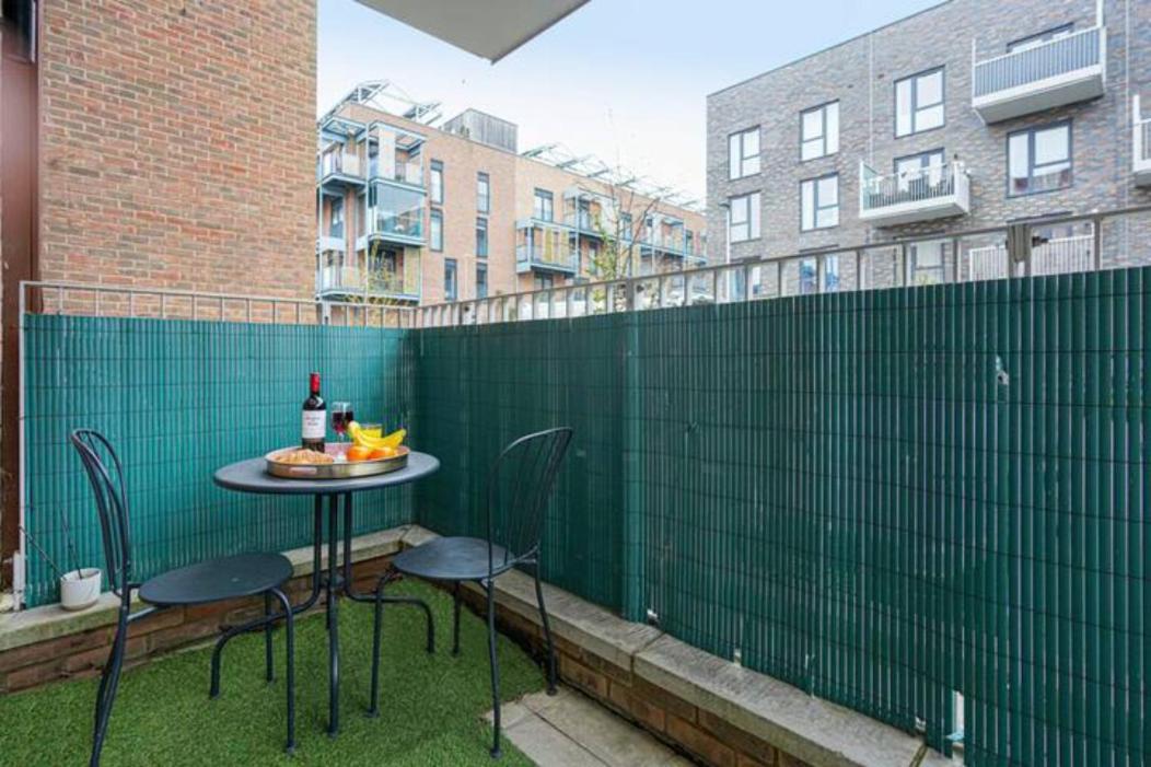 Luxury Campbell Park Apartments In Central Mk With Balcony, Free Parking & Smart Tv With Netflix By Yoko Property Milton Keynes Buitenkant foto